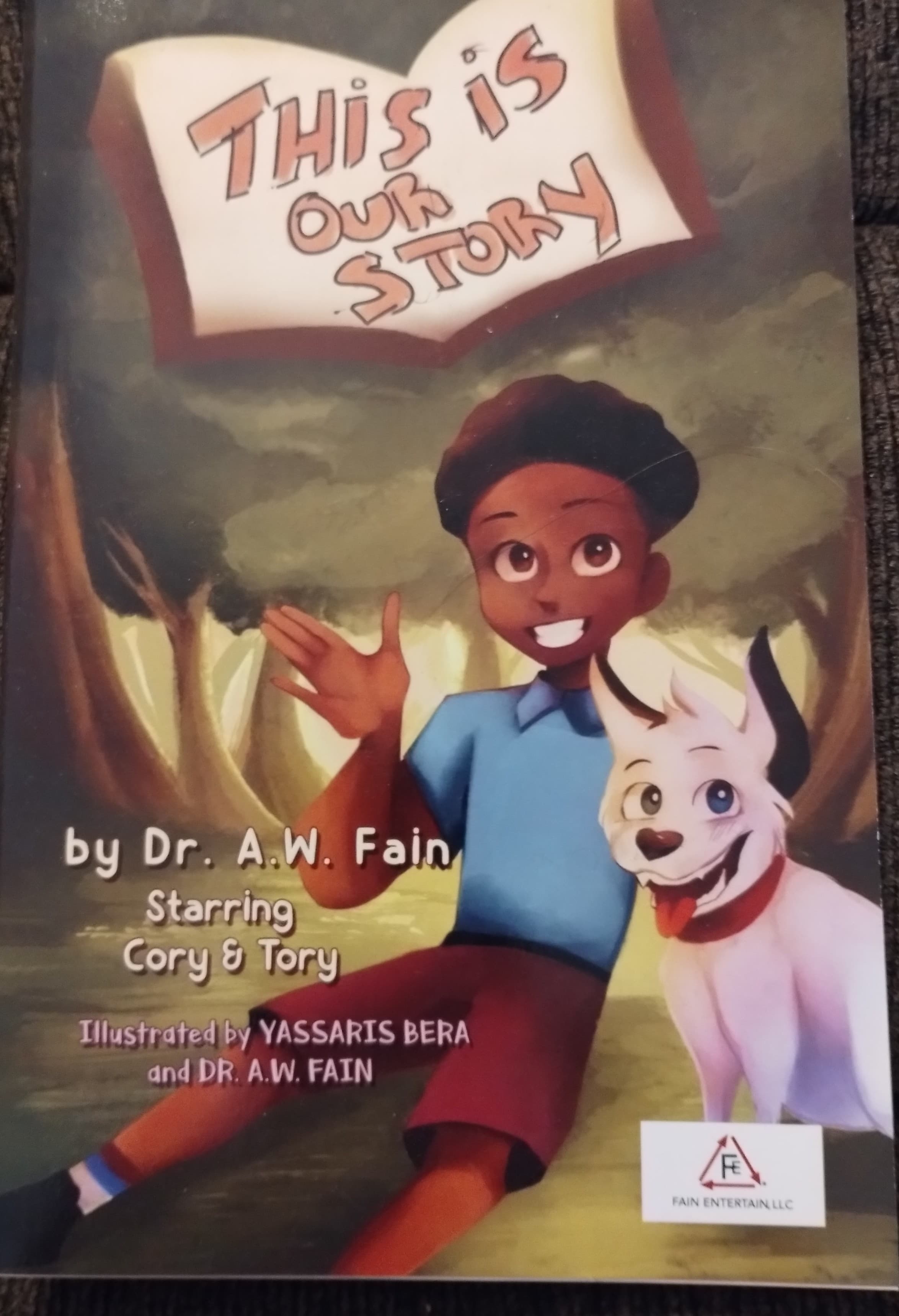 Author Dr. Fain speaking at a book showcase event in Polk County, Florida